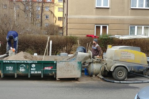 Betonáž podlah v bytě v 6. NP bytového domu
