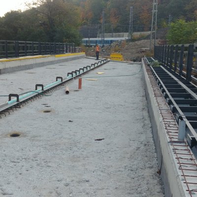 Betonáž spádových podkladních betonů na Negrelliho viaduktu
