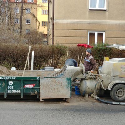 Betonáž podlah v bytě v 6. NP bytového domu